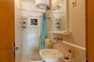 grbin-apartment-bathroom-07-2018-pic-01