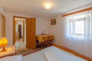 grbin-apartment-bedroom2-07-2018-pic-02