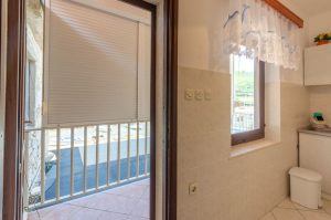 grbin-apartment-entrance-07-2018-pic-01