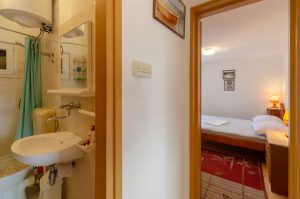 grbin-apartment-hallway-07-2018-pic-03