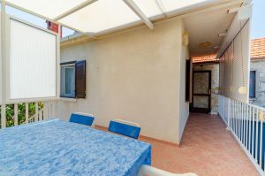 grbin-apartment-terrace-07-2018-pic-03