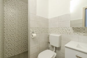 linda-apartment1-bathroom-06-2022-pic-02