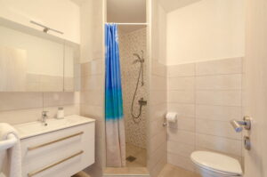 linda-apartment3-bathroom-06-2022-pic-01