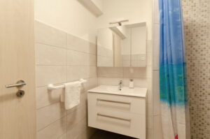 linda-apartment3-bathroom-06-2022-pic-02