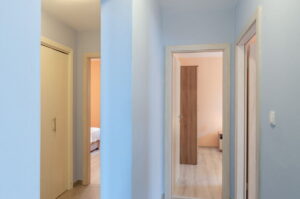 linda-apartment3-hallway-06-2022-pic-01