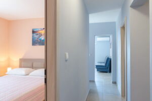 linda-apartment3-hallway-06-2022-pic-03