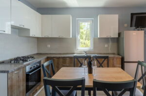 linda-apartment3-kitchen-06-2022-pic-03