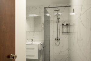 linda-apartment4-bathroom-06-2025-pic-01