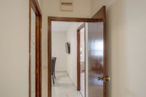 linda-apartment4-hallway-06-2025-pic-02