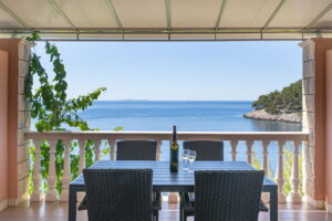 linda-apartment4-terrace-06-2025-pic-01