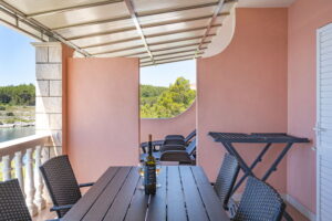 linda-apartment4-terrace-06-2025-pic-03