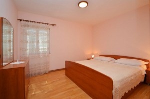 linda-apartment6-bedroom-01