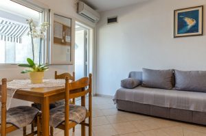 Alesa-Stan1-spavaća soba-kuhinja-06-2019-01