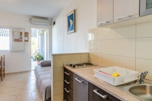 Alesa-Stan1-spavaća soba-kuhinja-06-2019-05