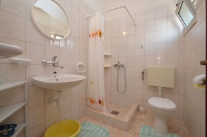 alesa-apartman3-kupaonica-01