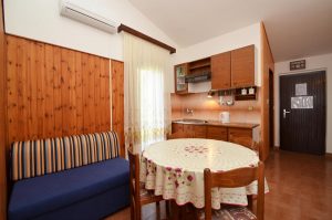 Borovina-apartment1-Wohnzimmer-02-2017-Bild-01