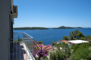 Borovina-Wohnung1 Terrasse2-06-2023-pic-01