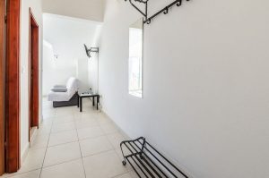 punta-apartment1-hallway-10-2019-pic-01