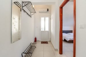 punta-apartment1-hallway-10-2019-pic-02