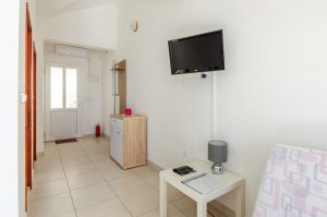 punta-apartment2-hallway-10-2019-pic-01