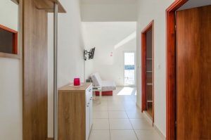 punta-apartment2-hallway-10-2019-pic-02