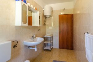 punta-apartment3-bathroom-10-2019-pic-01