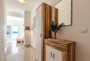 punta-apartment3-hallway-10-2019-pic-01