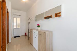 punta-apartment4-hallway-10-2019-pic-01