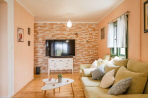 melani-vacanza-casa-piano terra-soggiorno-06-2023-pic-01