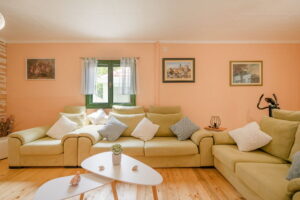 melani-vacanza-casa-piano terra-soggiorno-06-2023-pic-02