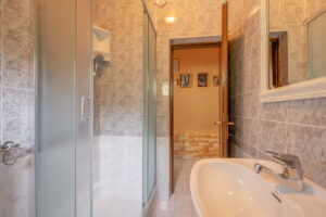 melani-casa-vacanze-piano-superiore-bagno1-06-2023-pic-01