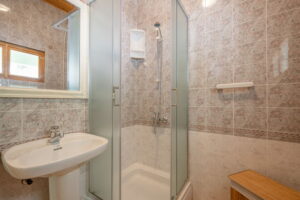 melani-casa-vacanze-bagno-piano-superiore2-06-2023-pic-02