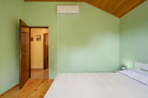 melani-casa-vacanze-piano-superiore-camera da letto1-06-2023-pic-06