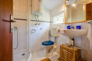 namoru-apartment-blue-wave-bad-07-2020-Bild-01