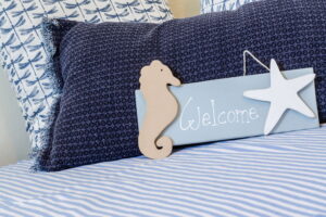 namoru-apartment-blue-wave-kitchen-sofa-detail-07-2020-Bild-01