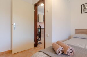 namoru-apartment-grün-oliven-schlafzimmer-07-2020-Bild-06