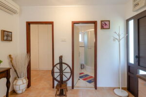 namoru-apartment-grün-olive-eingang-detail-07-2020-Bild-02