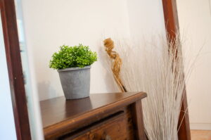 namoru-apartment-grün-olive-eingang-detail-07-2020-Bild-06