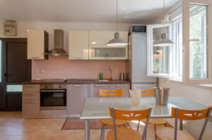 namoru-apartment-grün-oliven-küche-07-2020-Bild-01