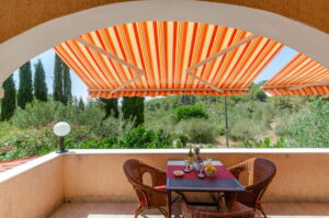 namoru-apartment-grün-oliven-terrasse-07-2020-Bild-04