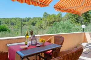 namoru-apartment-grün-oliven-terrasse-07-2020-PIC-10