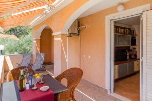 namoru-apartment-grün-oliven-terrasse-07-2020-PIC-14