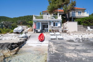 pensa-apartment2-beachfront-courtyard-04-2024-pic-04