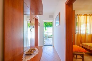 ranko-apartment2-hallway-05-2018-pic-01