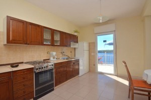 seme-apartment2-kitchen-02