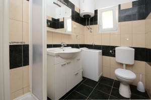 villa-lorena-bathroom-01