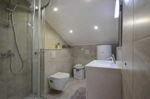 villa-lorena-bathroom3-06-2016-pic-01