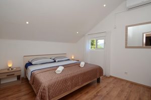 villa-lorena-bedroom1-06-2016-pic-01