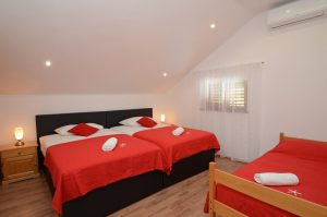 villa-lorena-bedroom2-06-2016-pic-01