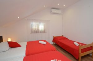 villa-lorena-bedroom2-06-2016-pic-02